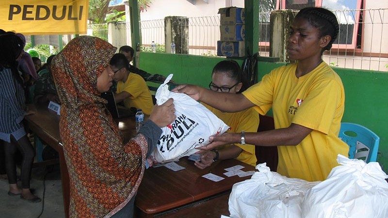 Artha Graha Sebar 1.700 Paket Sembako di Tiga Pulau
